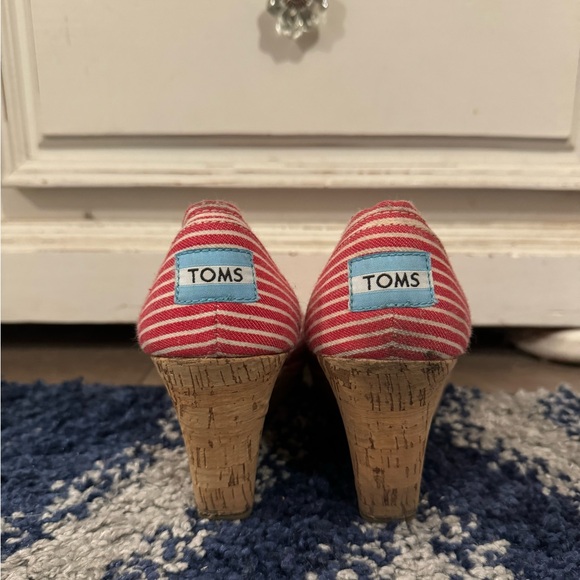 TOMS Michelle Wedges (Size 7W) (Red) - Picture 2 of 8